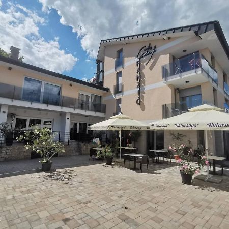 City Apartman Haz Balatonlelle Bagian luar foto