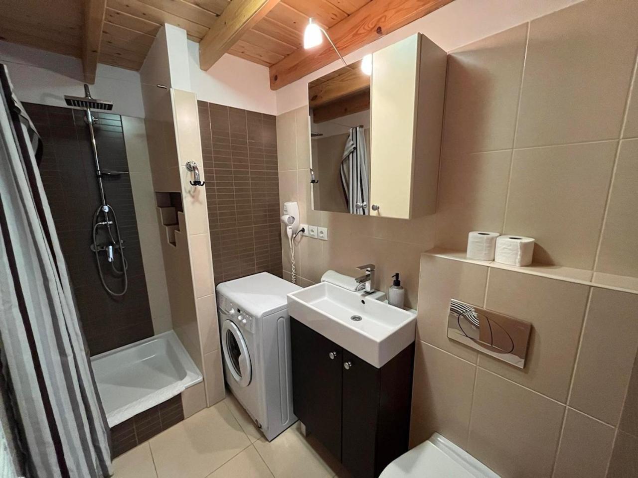 City Apartman Haz Balatonlelle Bagian luar foto