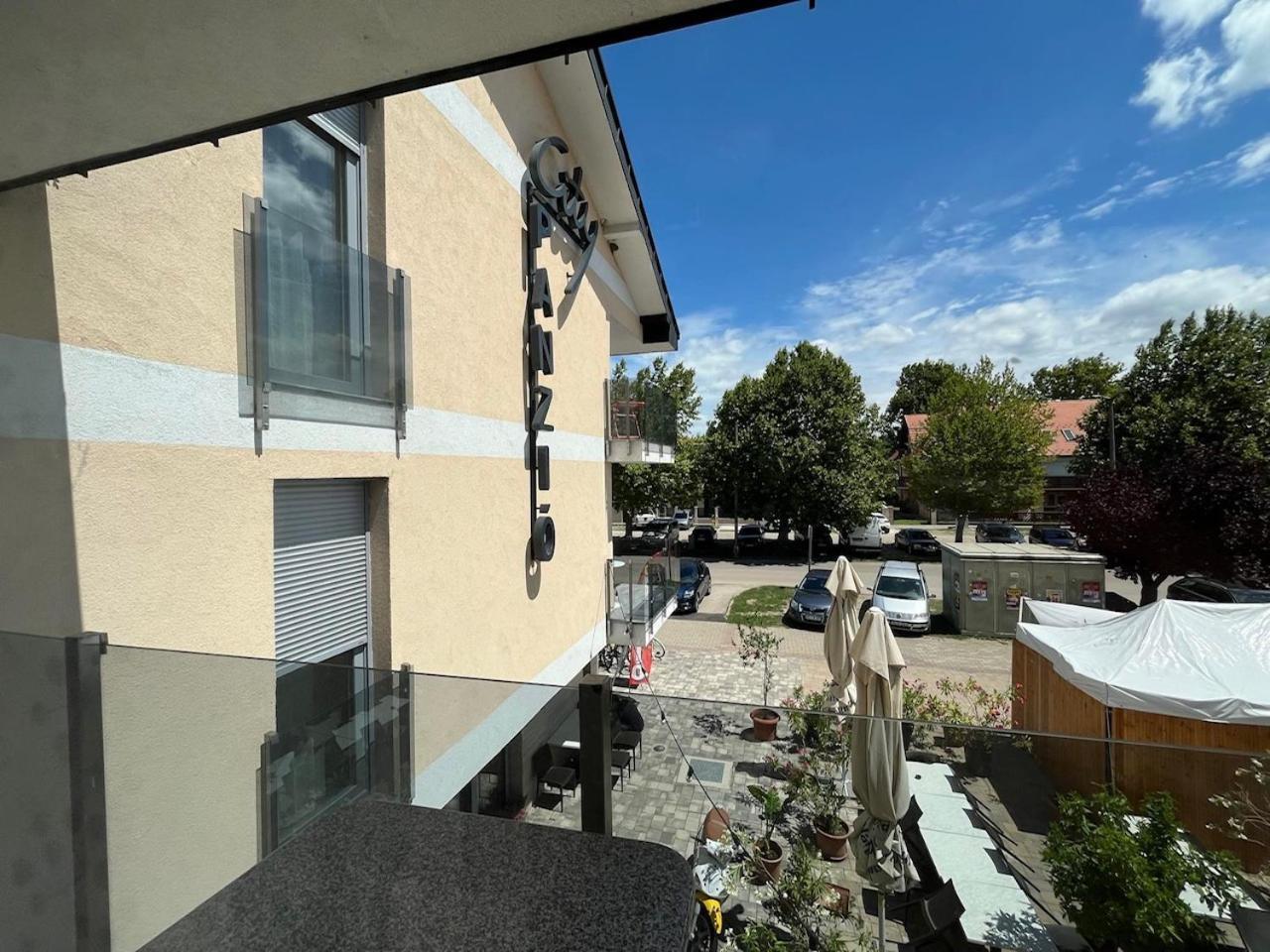 City Apartman Haz Balatonlelle Bagian luar foto