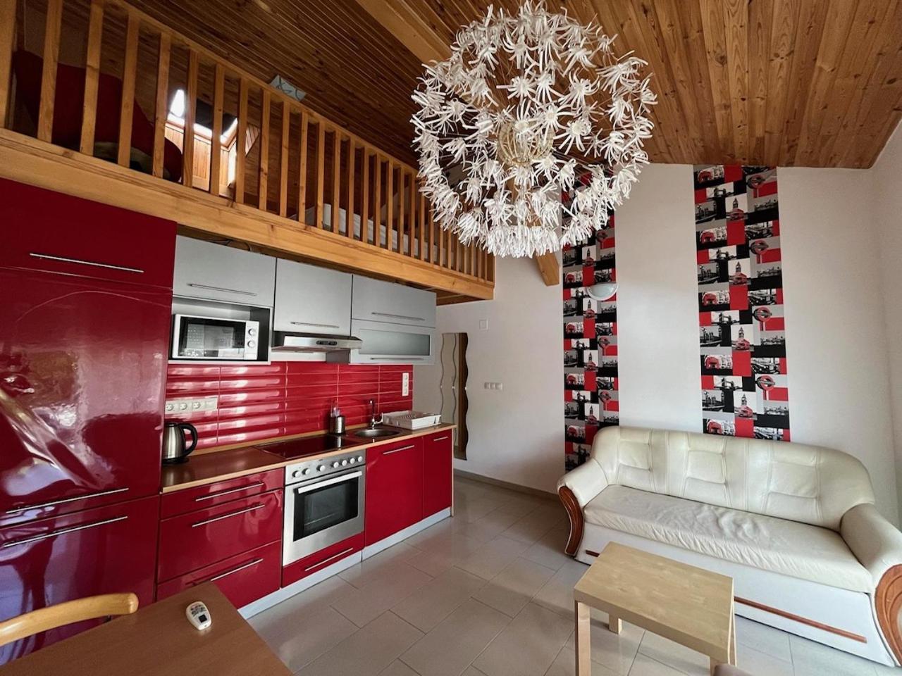 City Apartman Haz Balatonlelle Bagian luar foto
