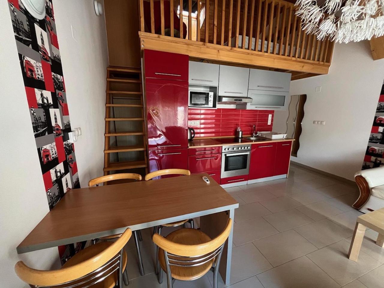 City Apartman Haz Balatonlelle Bagian luar foto