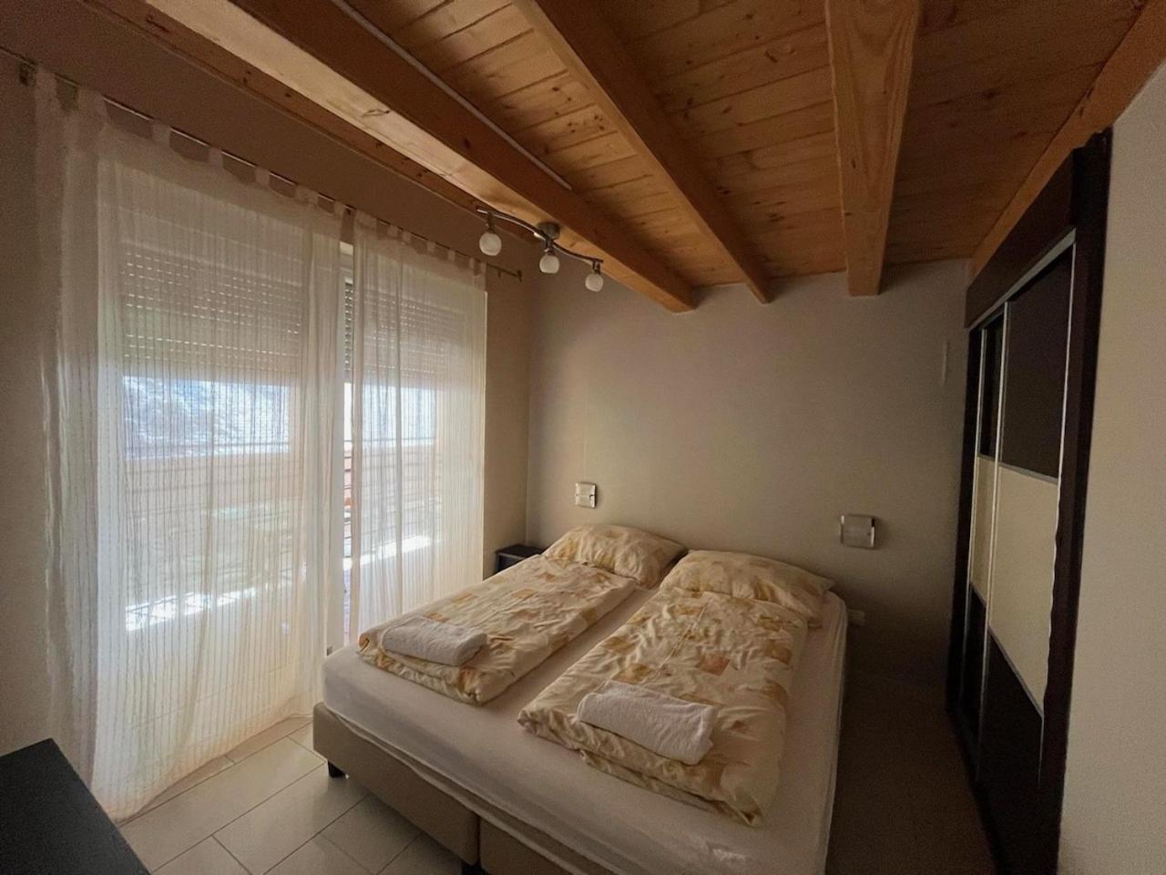 City Apartman Haz Balatonlelle Bagian luar foto