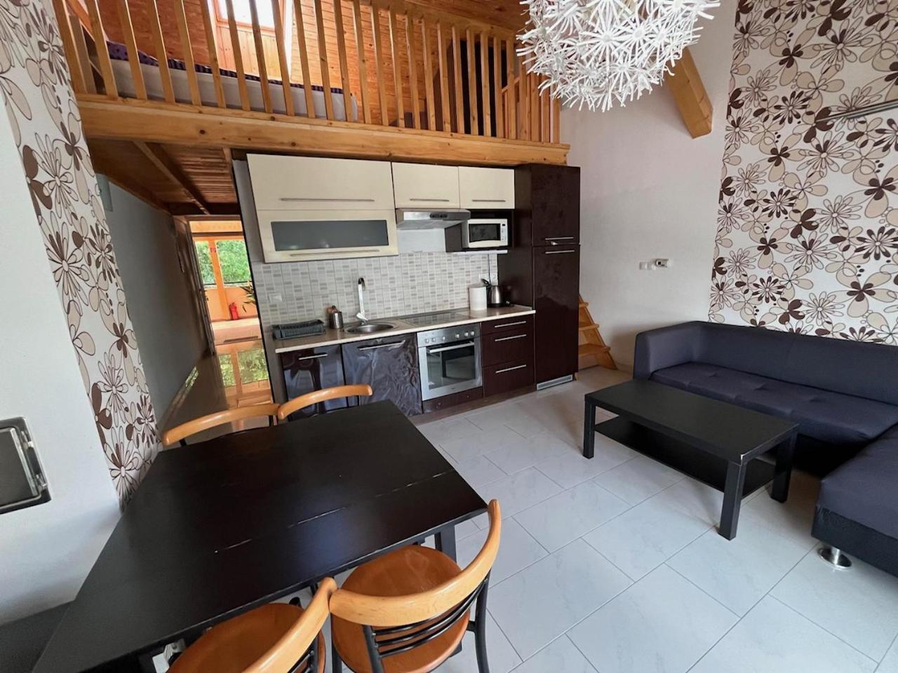 City Apartman Haz Balatonlelle Bagian luar foto