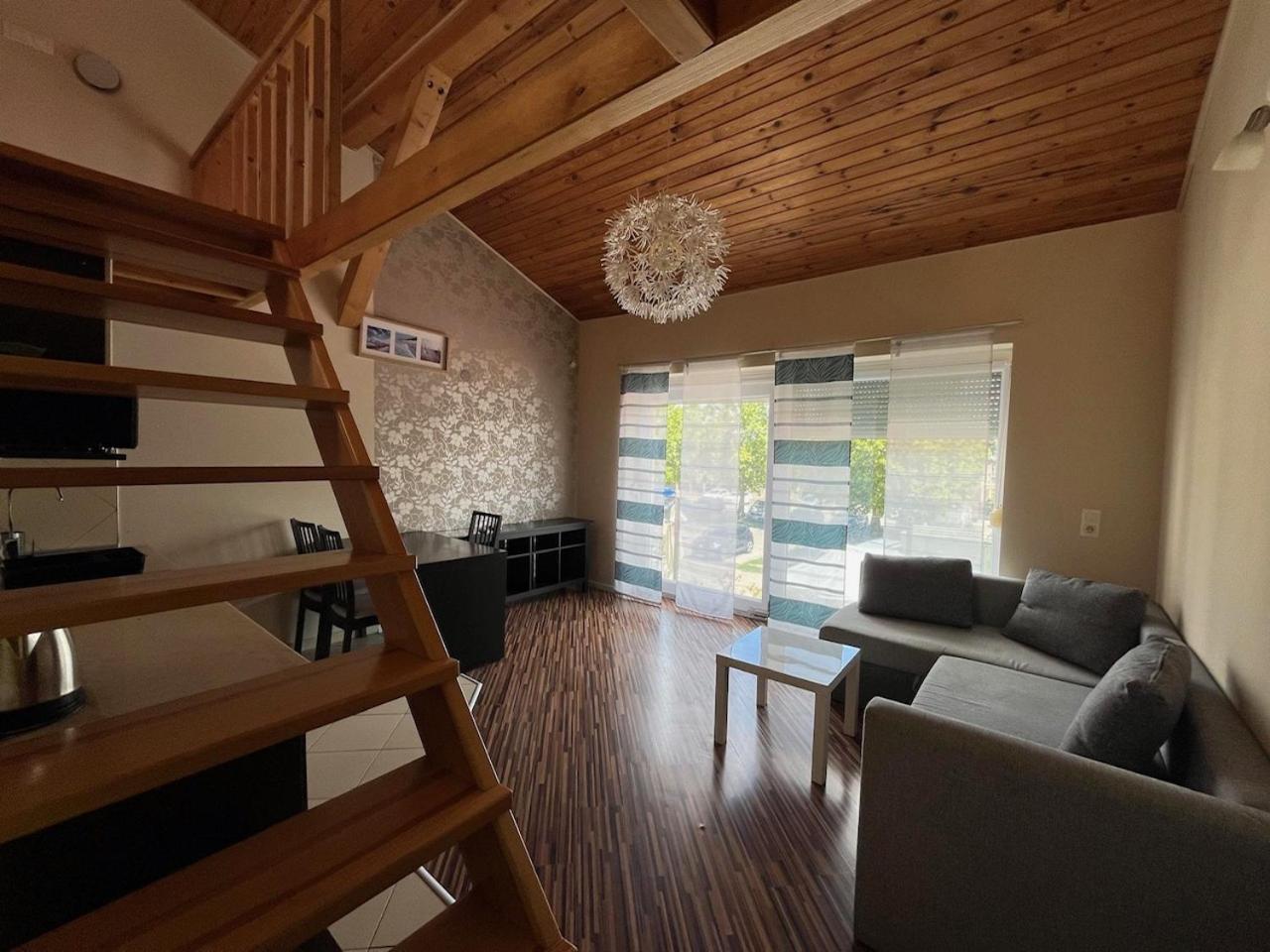 City Apartman Haz Balatonlelle Bagian luar foto