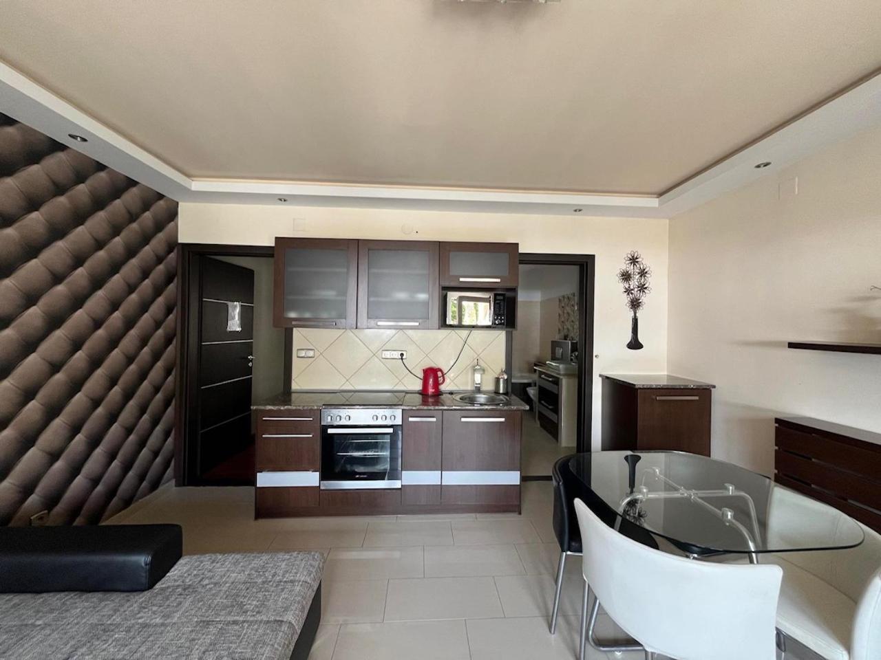 City Apartman Haz Balatonlelle Bagian luar foto