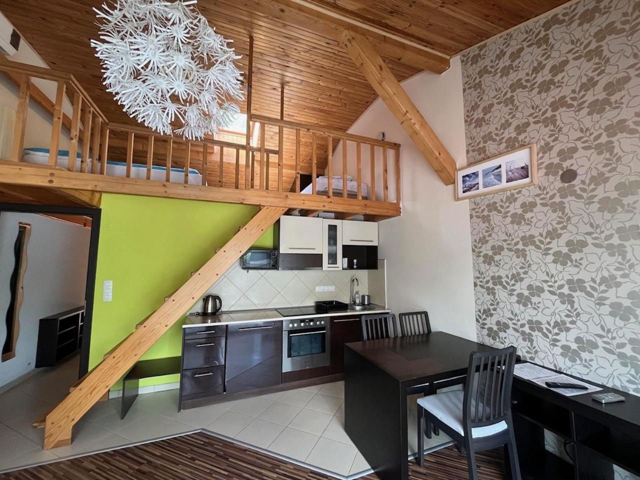 City Apartman Haz Balatonlelle Bagian luar foto