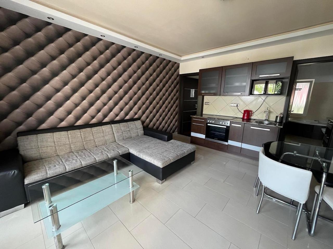 City Apartman Haz Balatonlelle Bagian luar foto