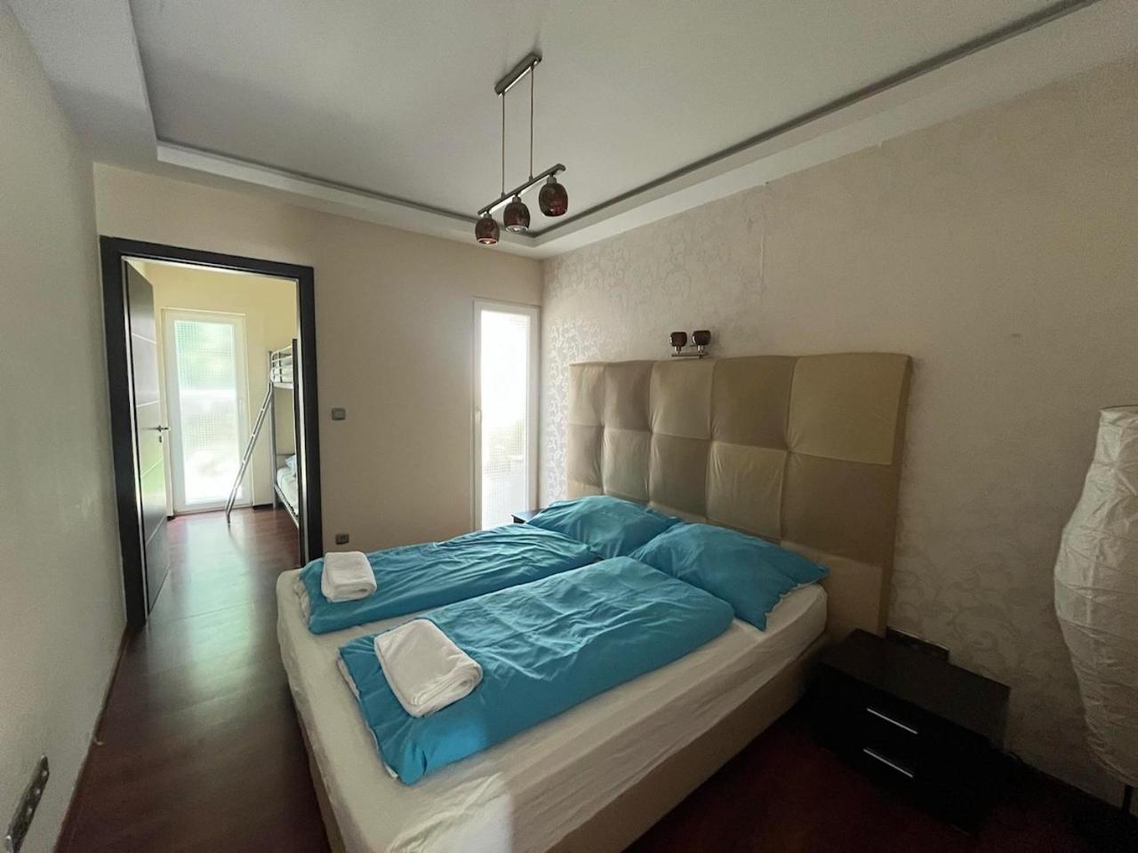 City Apartman Haz Balatonlelle Bagian luar foto
