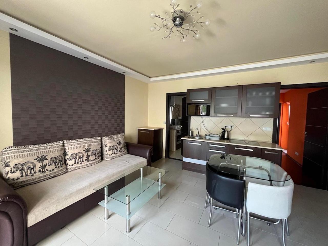 City Apartman Haz Balatonlelle Bagian luar foto